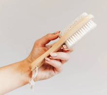 Charger l'image dans la galerie, Brosse pour pieds en bambou