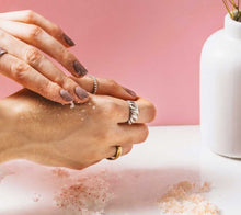 Charger l'image dans la galerie, Exfoliant hydratant corporel be u