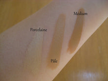 Charger l'image dans la galerie, Fond de teint en baton opale essence