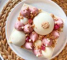 Charger l'image dans la galerie, Gâteau mousse fraises et rhubarbe