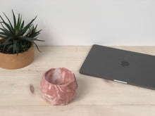 Charger l'image dans la galerie, Gros pot de fleur géo en béton