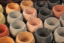 Charger l'image dans la galerie, Gros pot de fleur géo en béton