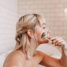 Charger l'image dans la galerie, Rouleau facial de jade