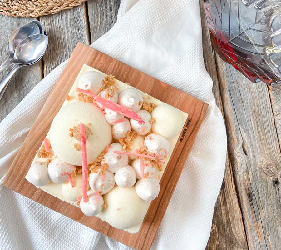 Gâteau mousse à l’érable, pommes, sucre à la crème et épices