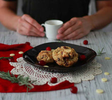 Charger l&#39;image dans la galerie, Biscuits canneberges, chocolat blanc &amp; romarin
